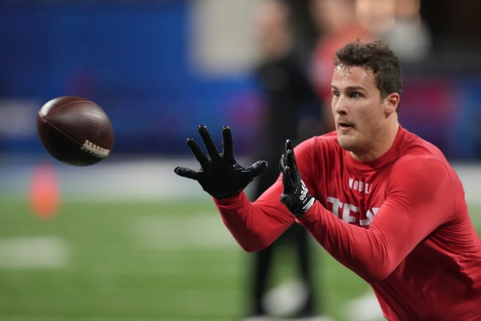 tight end Sam Laporta puts his hands out to catch the ball flying through the air toward him